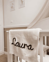 Personalisierte Strickdecke mit Namen - aus 100% Baumwolle