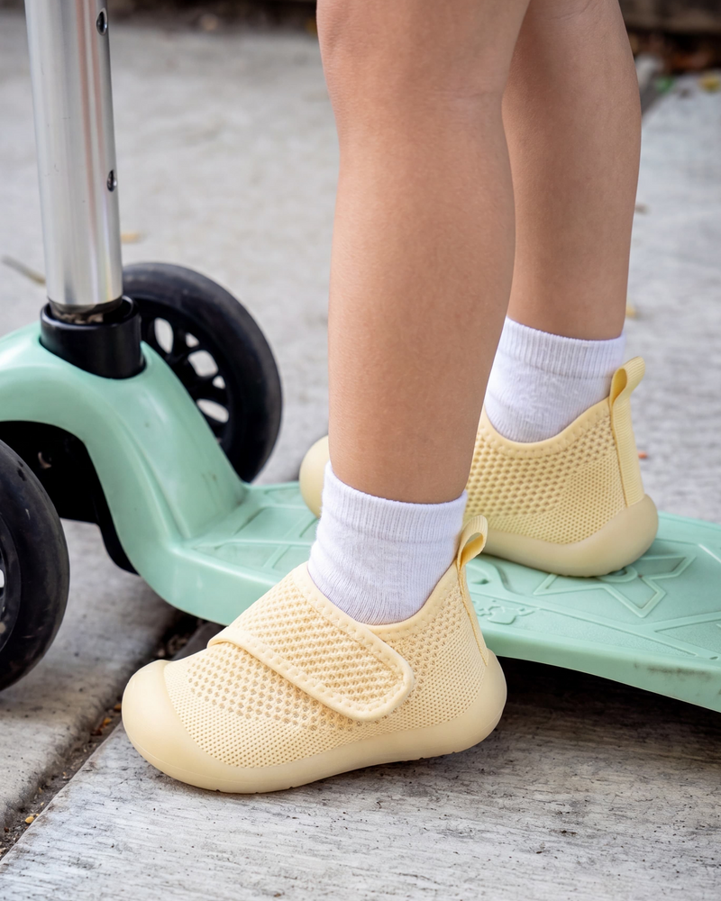 Barefoot shoes for little explorers